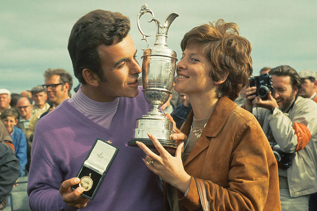 Tony Jacklin (left) kisses the Claret Jug after winning The Open in 1969